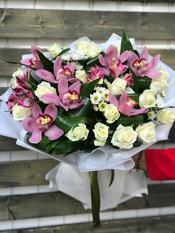 Букет цветов из: Розы и Хризантемы в Айдарово