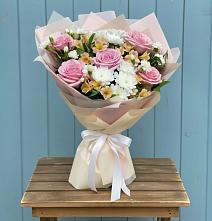 Букет цветов из:  Гвоздики, Орхидеи и Розы в Айдарово