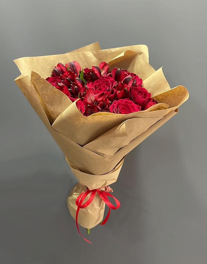 Букет цветов из: Альстромерии и Розы в Айдарово