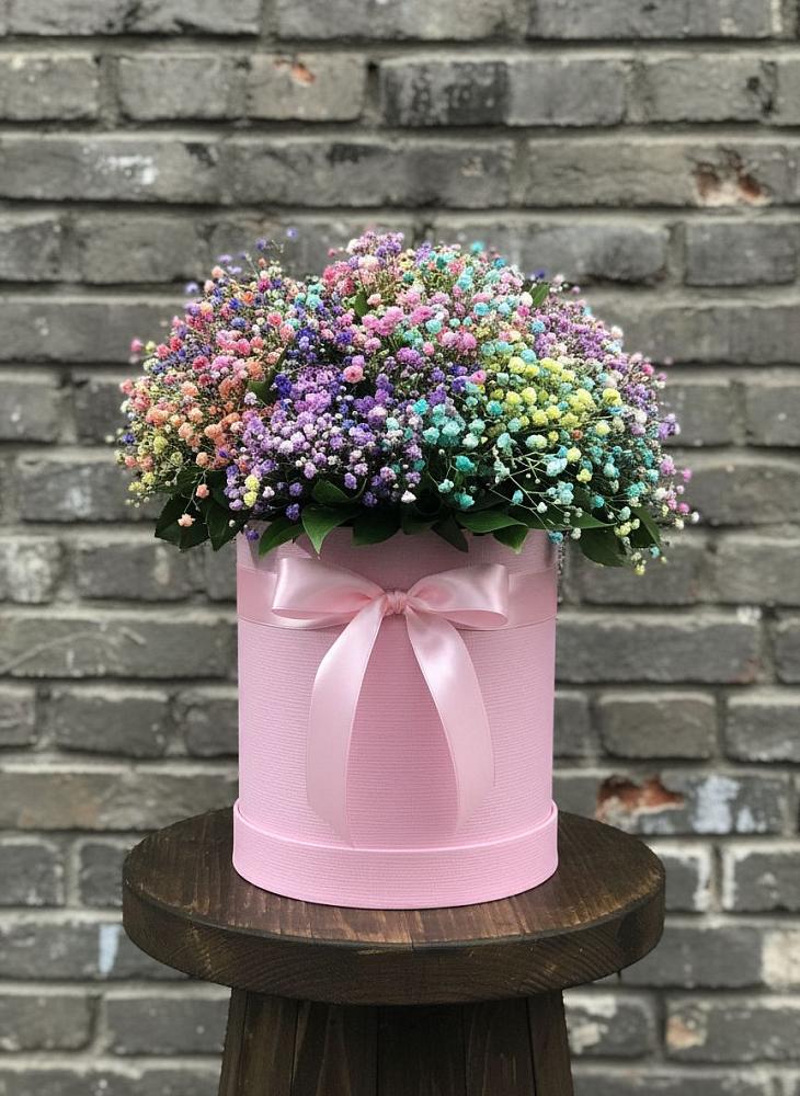 Цветочная композиция из Гипсофила и Розы в шляпной коробке в Айдарово