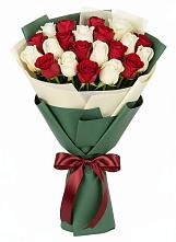 Букет Микс из красных и белых роз в Айдарово