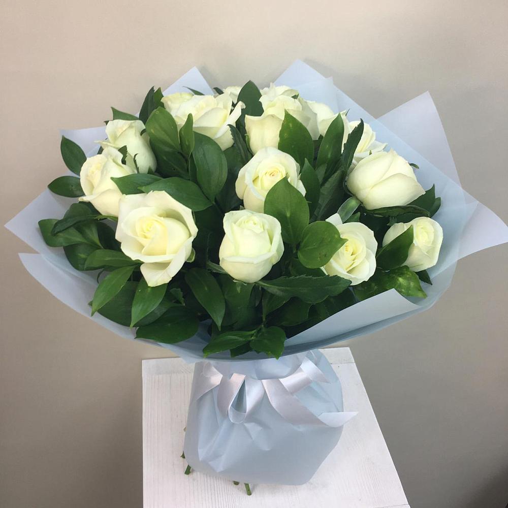 Букет 15 Белых роз Проуд в Айдарово