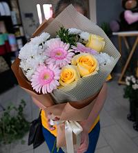 Букет цветов из:  Герберы, Розы и Хризантемы в Айдарово