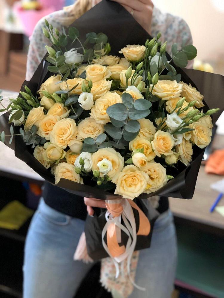 Букет цветов из: Розы и Лизиантусы в Айдарово