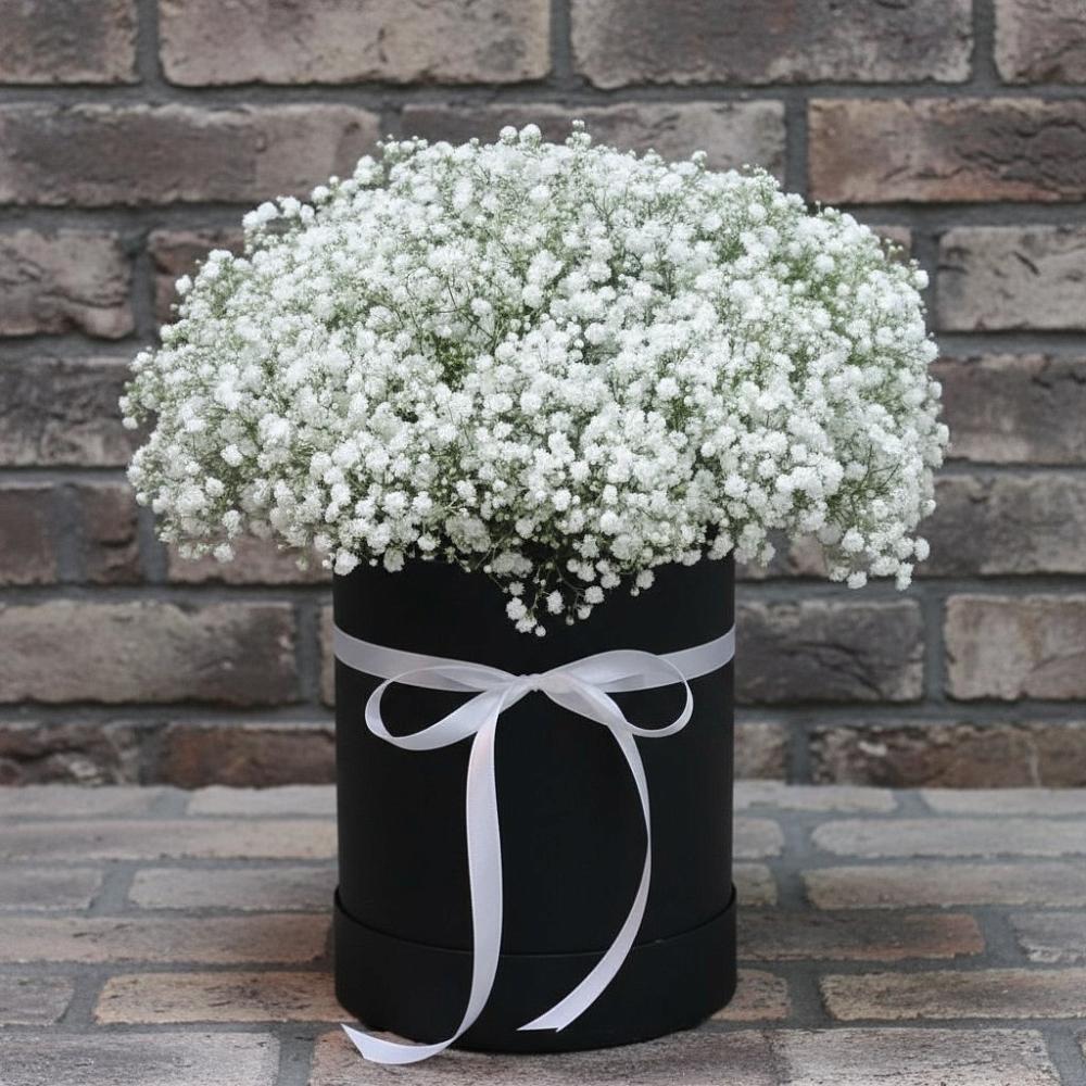 Цветочная композиция из Гипсофила в шляпной коробке в Айдарово