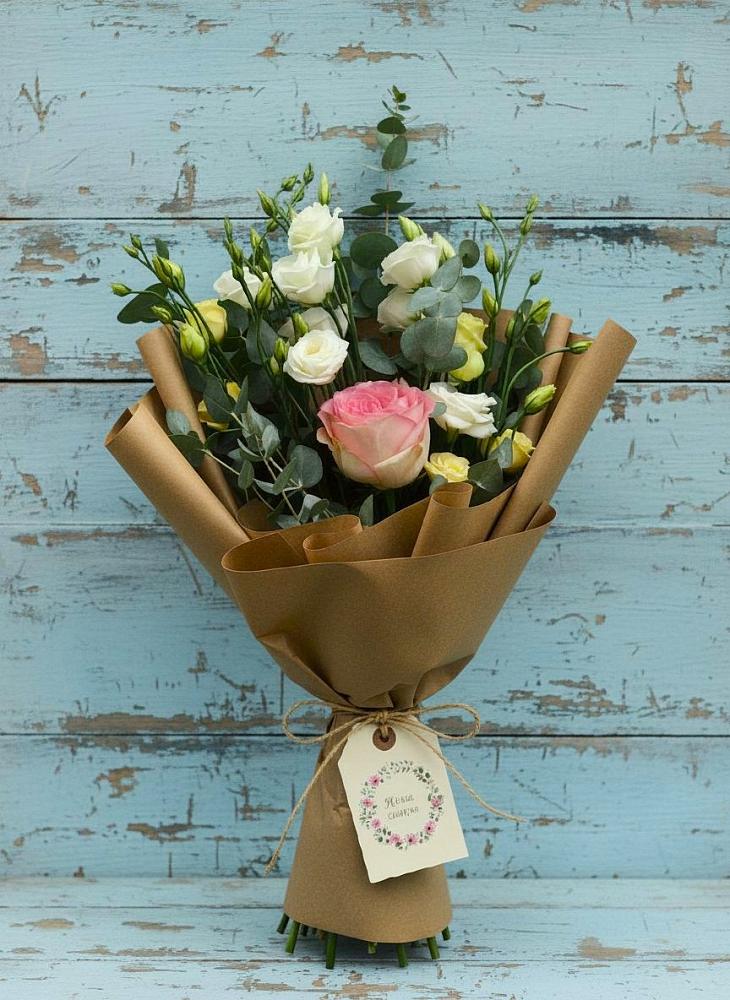 Букет цветов из: Розы и Лизиантусы в Айдарово