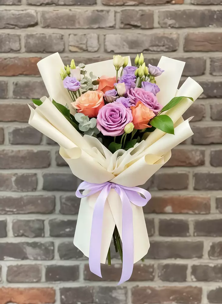 Букет цветов из: Лизиантусы и Розы в Айдарово