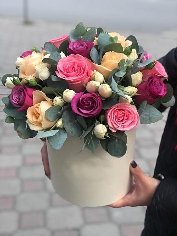 Цветочная композиция из Розы в шляпной коробке в Айдарово