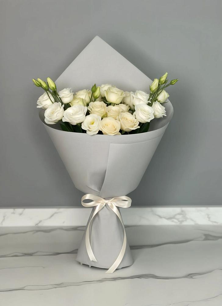 Букет цветов из: Розы и Лизиантусы в Айдарово