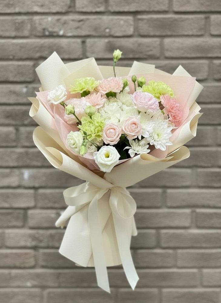 Букет цветов из: Гвоздики, Розы, Лизиантусы и Хризантемы в Айдарово