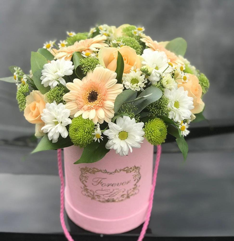 Цветочная композиция из Розы, Герберы и Хризантемы в шляпной коробке в Айдарово