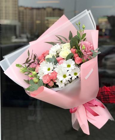 Букет цветов из: Розы, Лизиантусы и Хризантемы в Айдарово